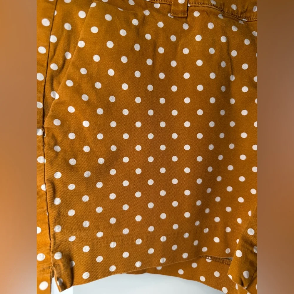 💸CLEARANCE 4/$15💸 Old Navy White Polka Dot Mustard Shorts - Picture 2 of 5